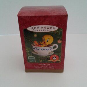 Hallmark Ornament "Holiday Spa" Tweety Bird 2001